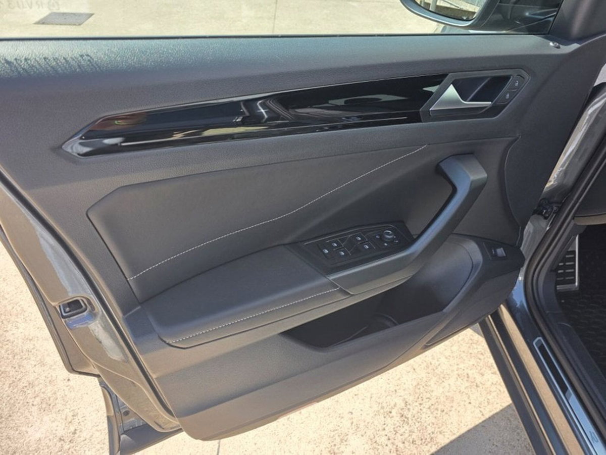 Volkswagen T-Roc 1.0 TSI R-Line (10)