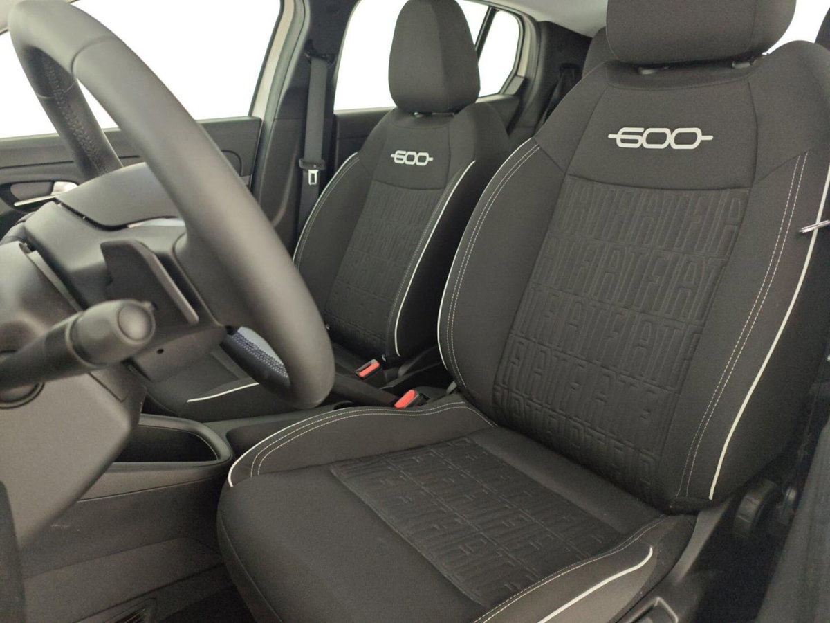 Fiat 600 1.2 hybrid 110cv auto (11)