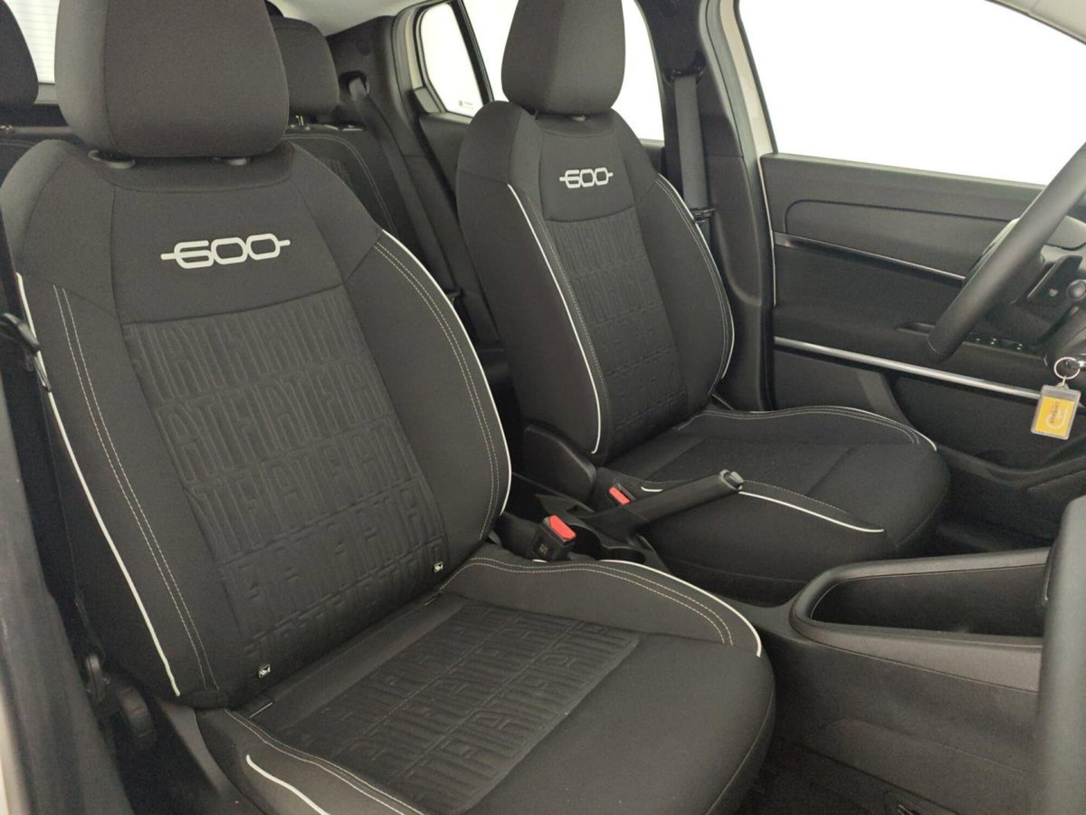 Fiat 600 1.2 hybrid 110cv auto (14)