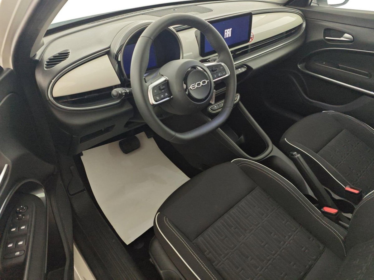 Fiat 600 1.2 hybrid 110cv auto (9)