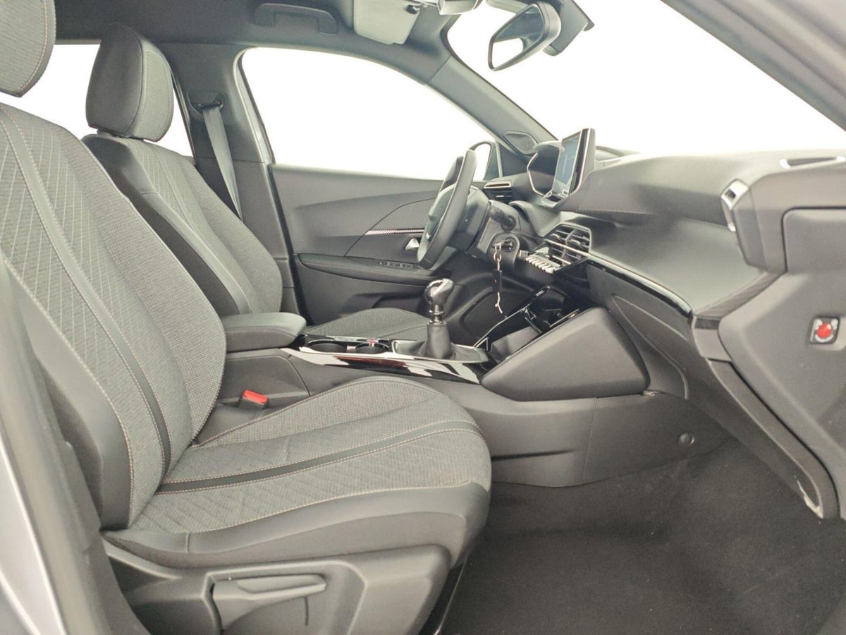 Peugeot 2008 PureTech 100 S&S Allure (14)