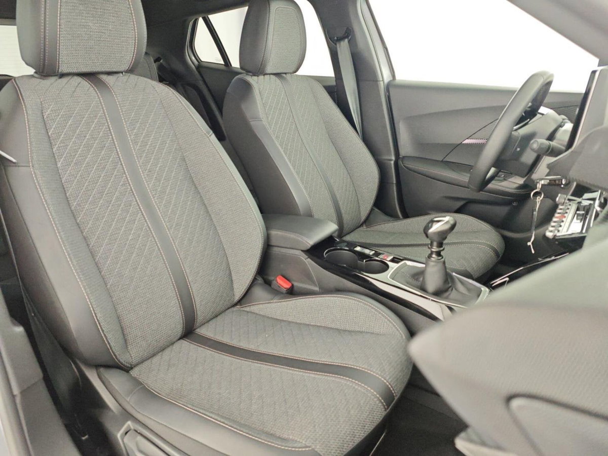 Peugeot 2008 PureTech 100 S&S Allure (15)