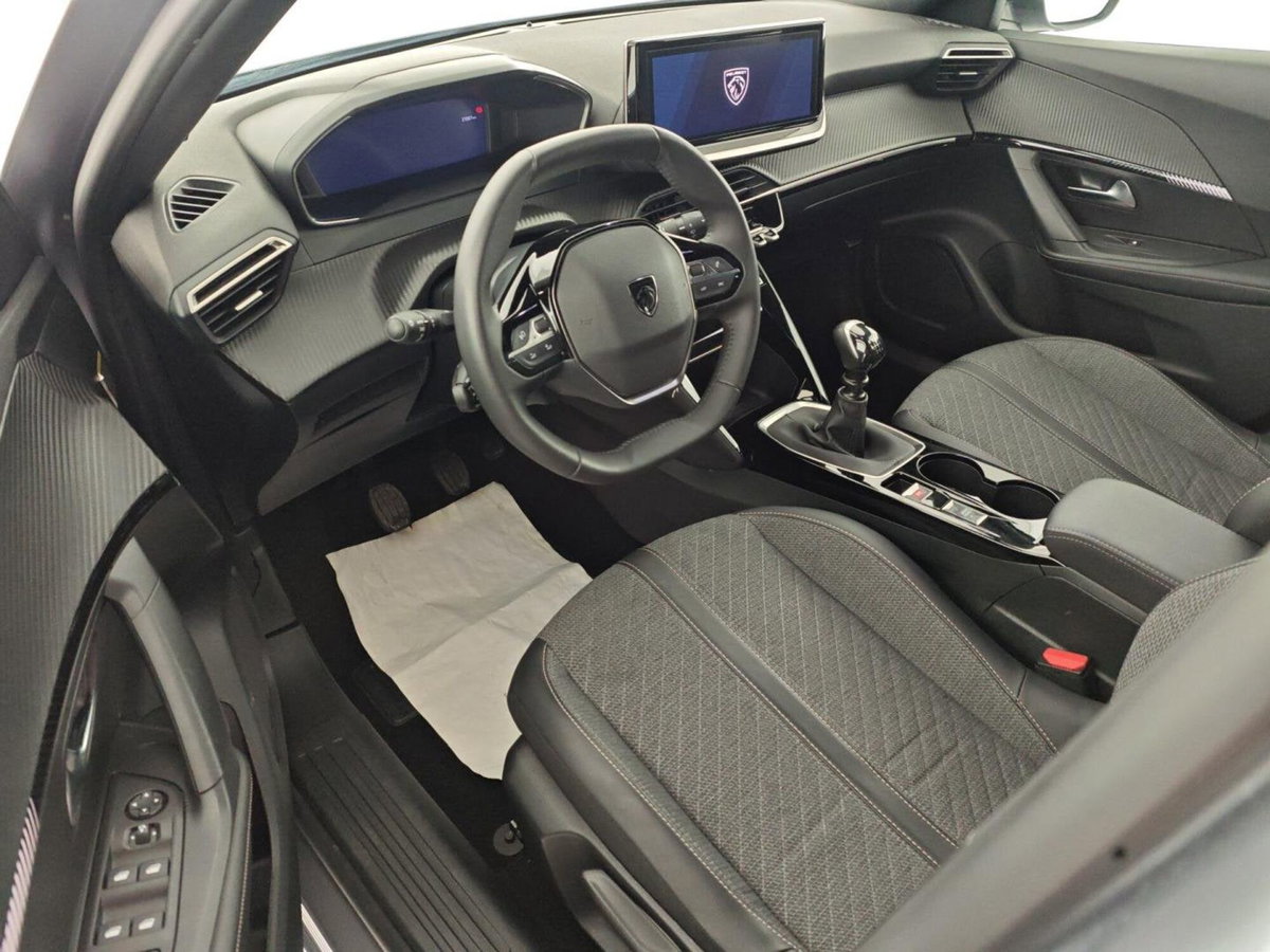 Peugeot 2008 PureTech 100 S&S Allure (9)