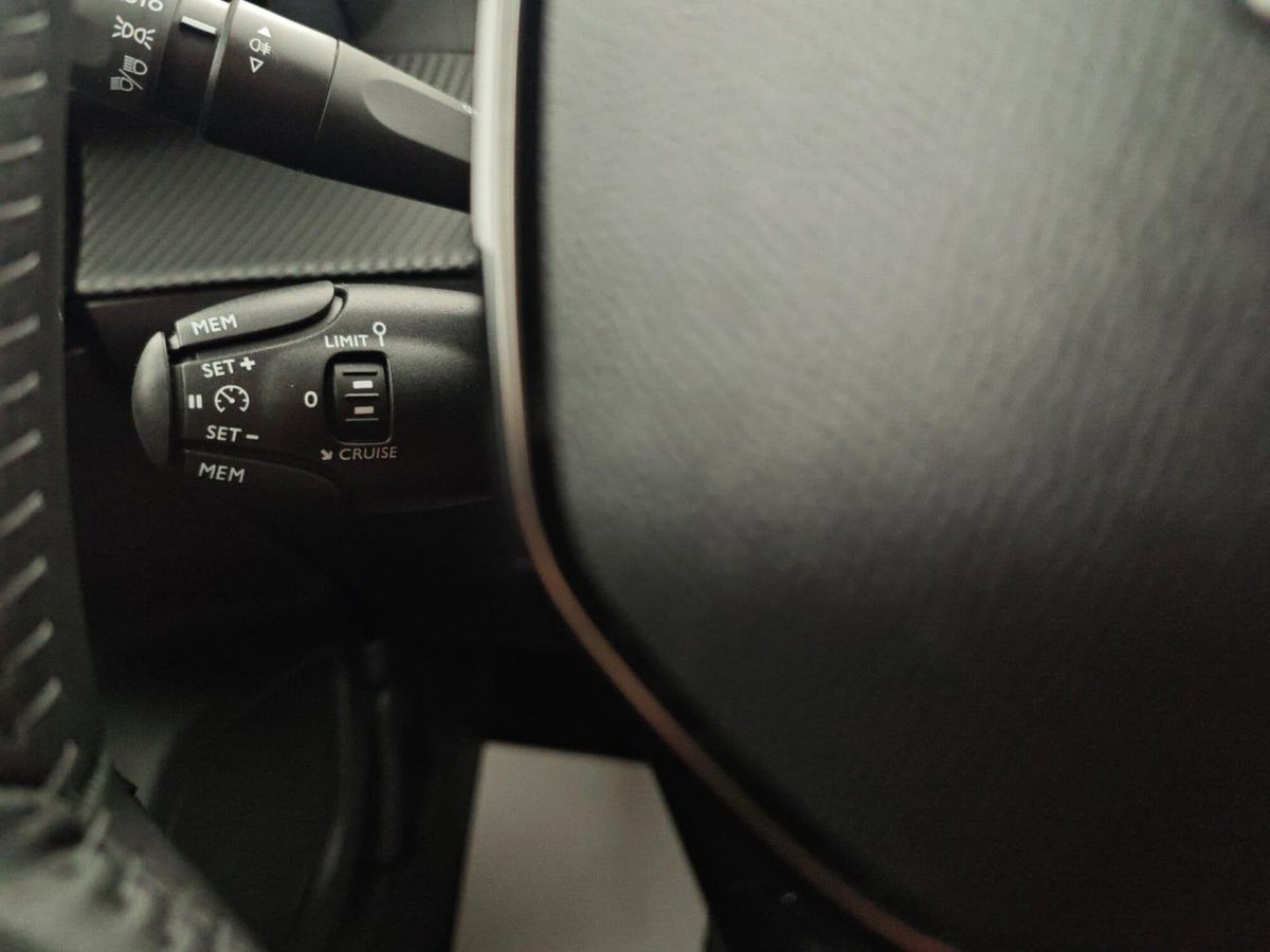 Peugeot 2008 PureTech 100 S&S Allure (19)