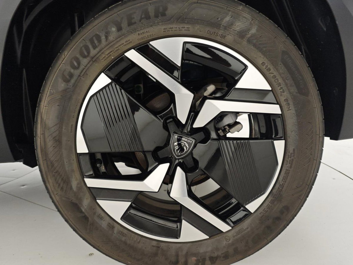 Peugeot 2008 PureTech 100 S&S Allure (8)