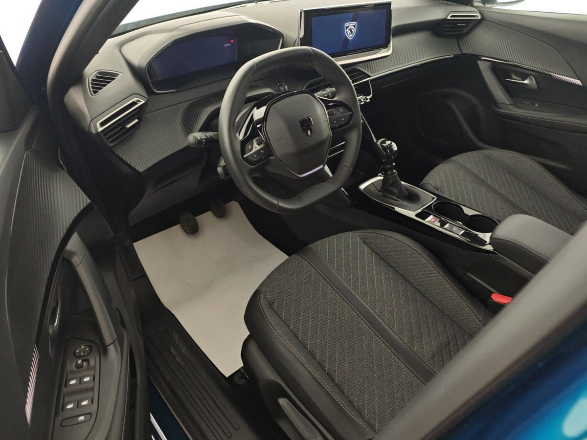 Peugeot 2008 PureTech 100 S&S Allure (9)