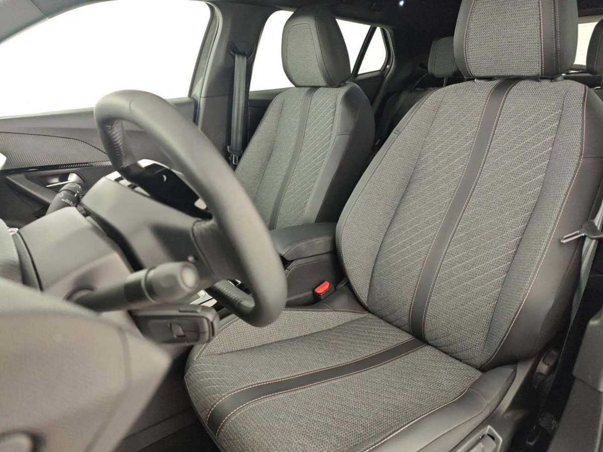 Peugeot 2008 PureTech 100 S&S Allure (12)