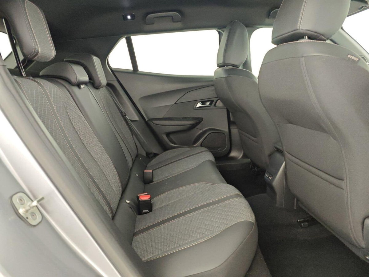 Peugeot 2008 PureTech 100 S&S Allure (16)