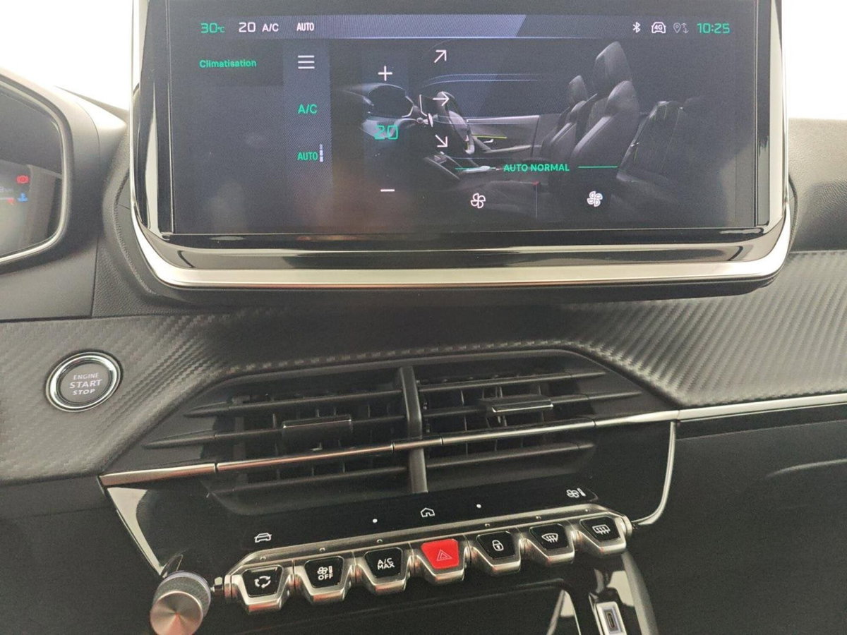 Peugeot 2008 PureTech 100 S&S Allure (16)