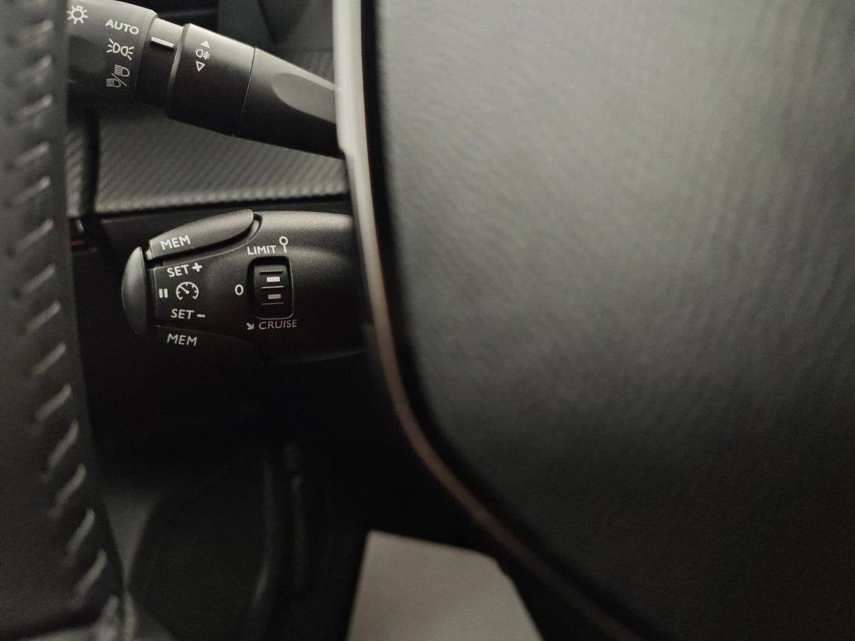 Peugeot 2008 PureTech 100 S&S Allure (18)