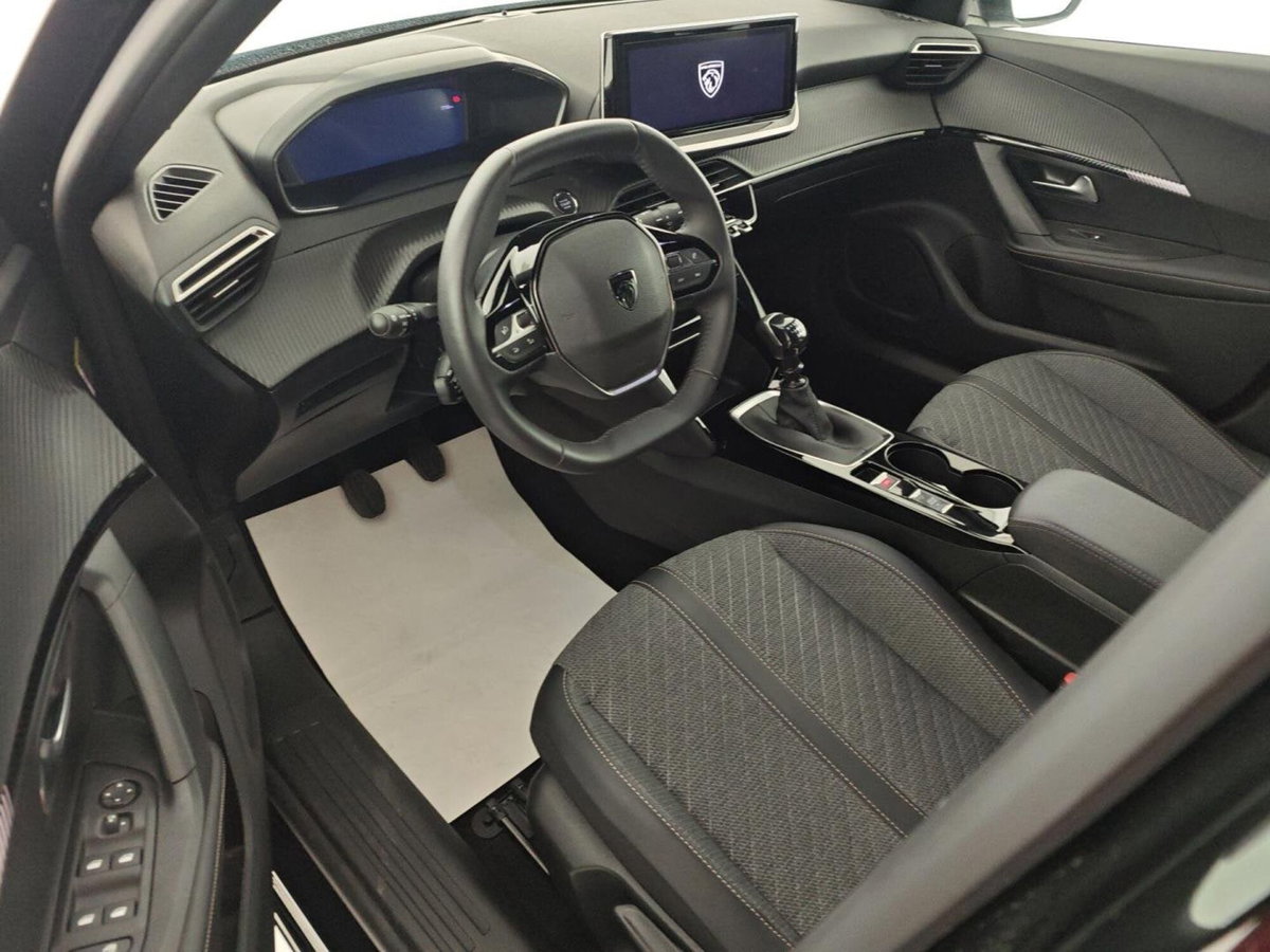 Peugeot 2008 PureTech 100 S&S Allure (9)