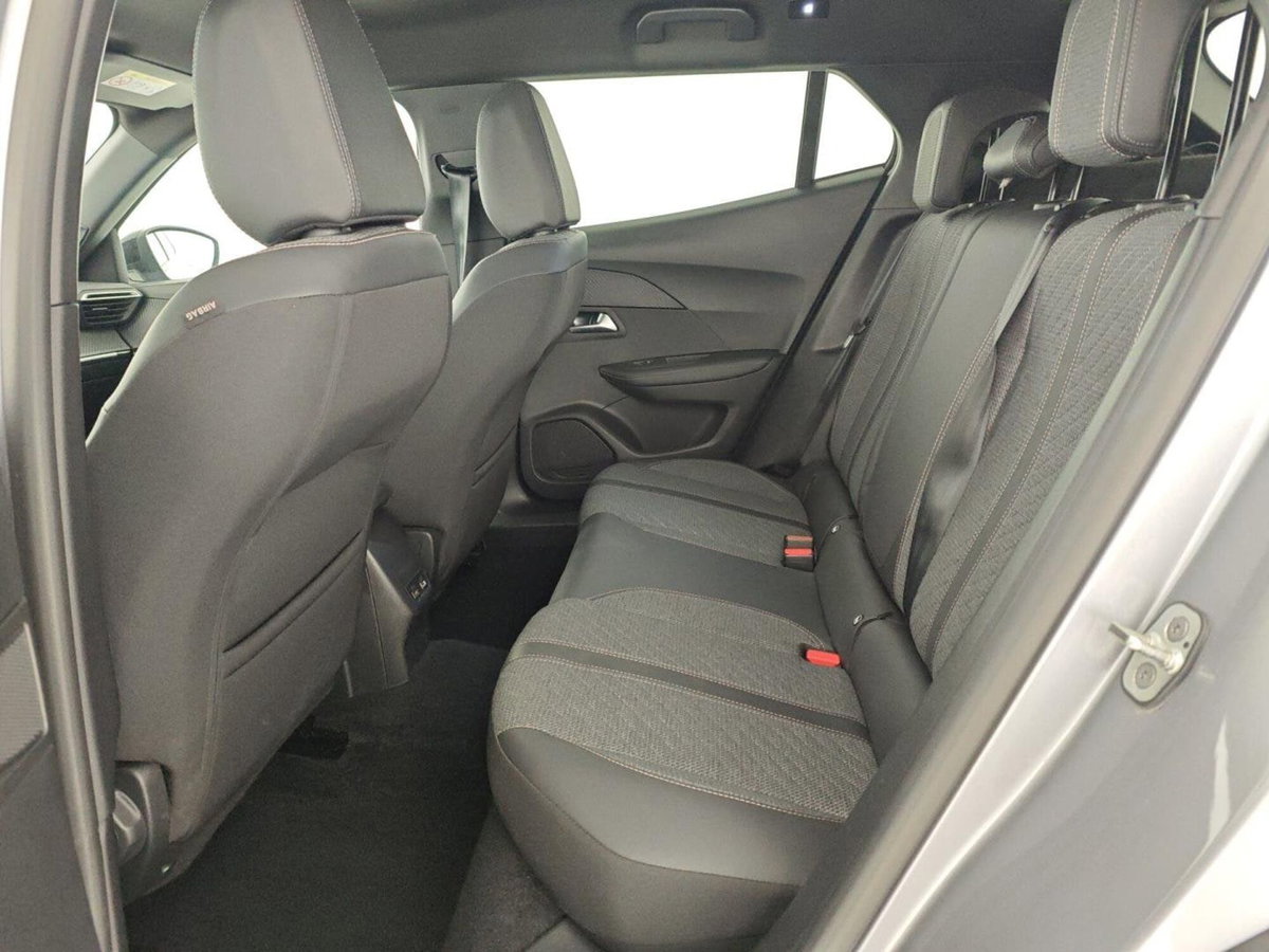 Peugeot 2008 PureTech 100 S&S Allure (12)