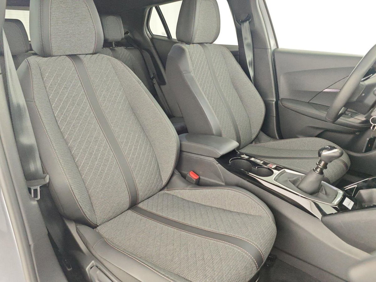 Peugeot 2008 PureTech 100 S&S Allure (14)
