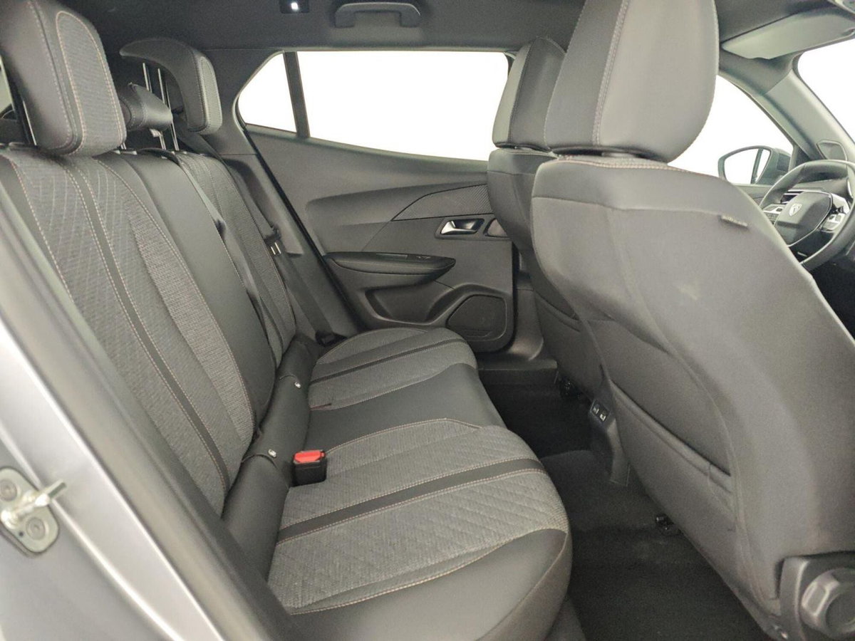 Peugeot 2008 PureTech 100 S&S Allure (15)