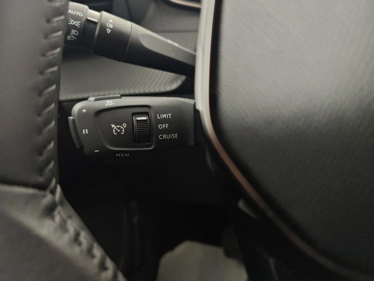 Peugeot 2008 PureTech 100 S&S Allure (19)