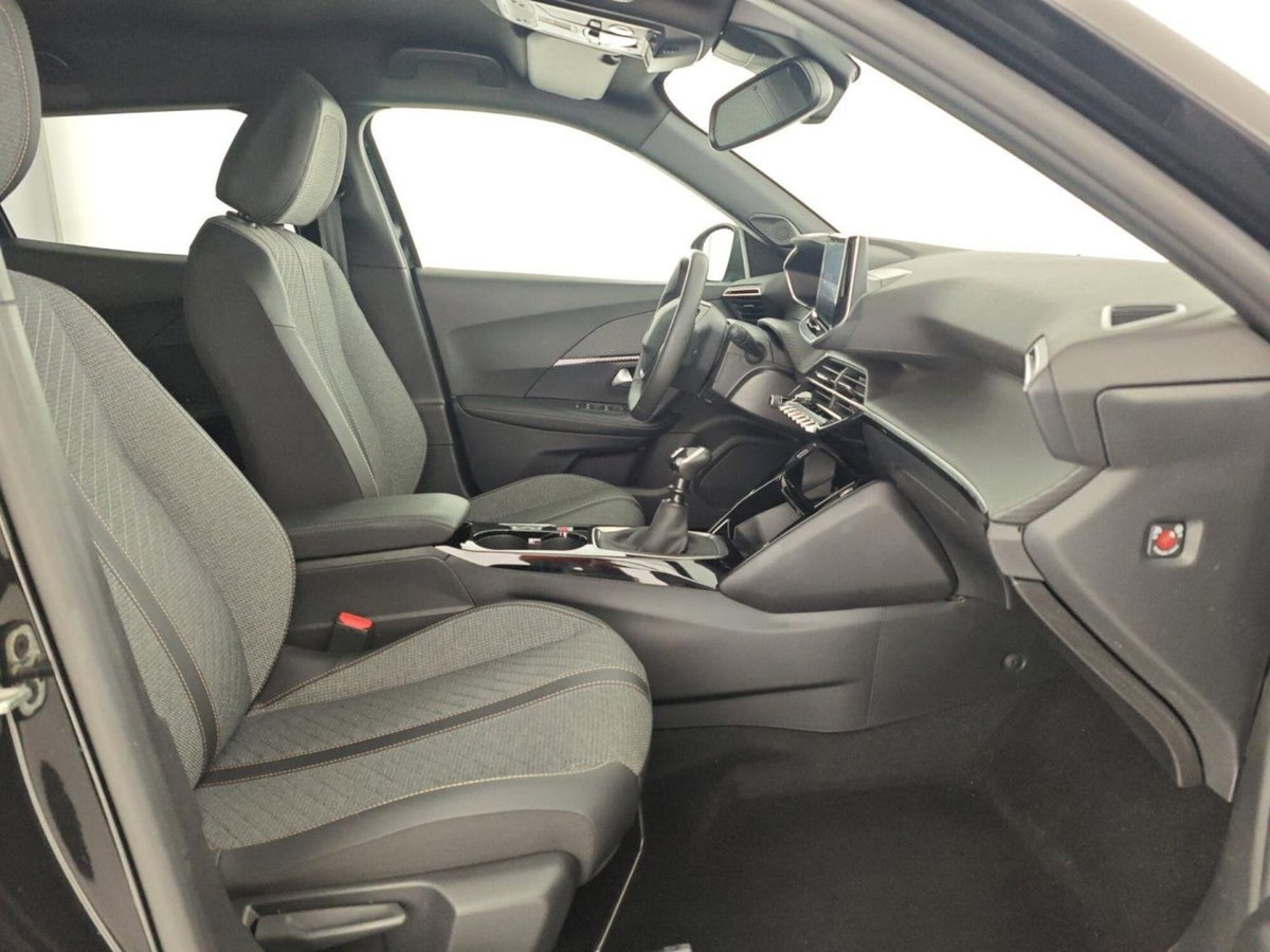 Peugeot 2008 PureTech 100 S&S Allure (13)