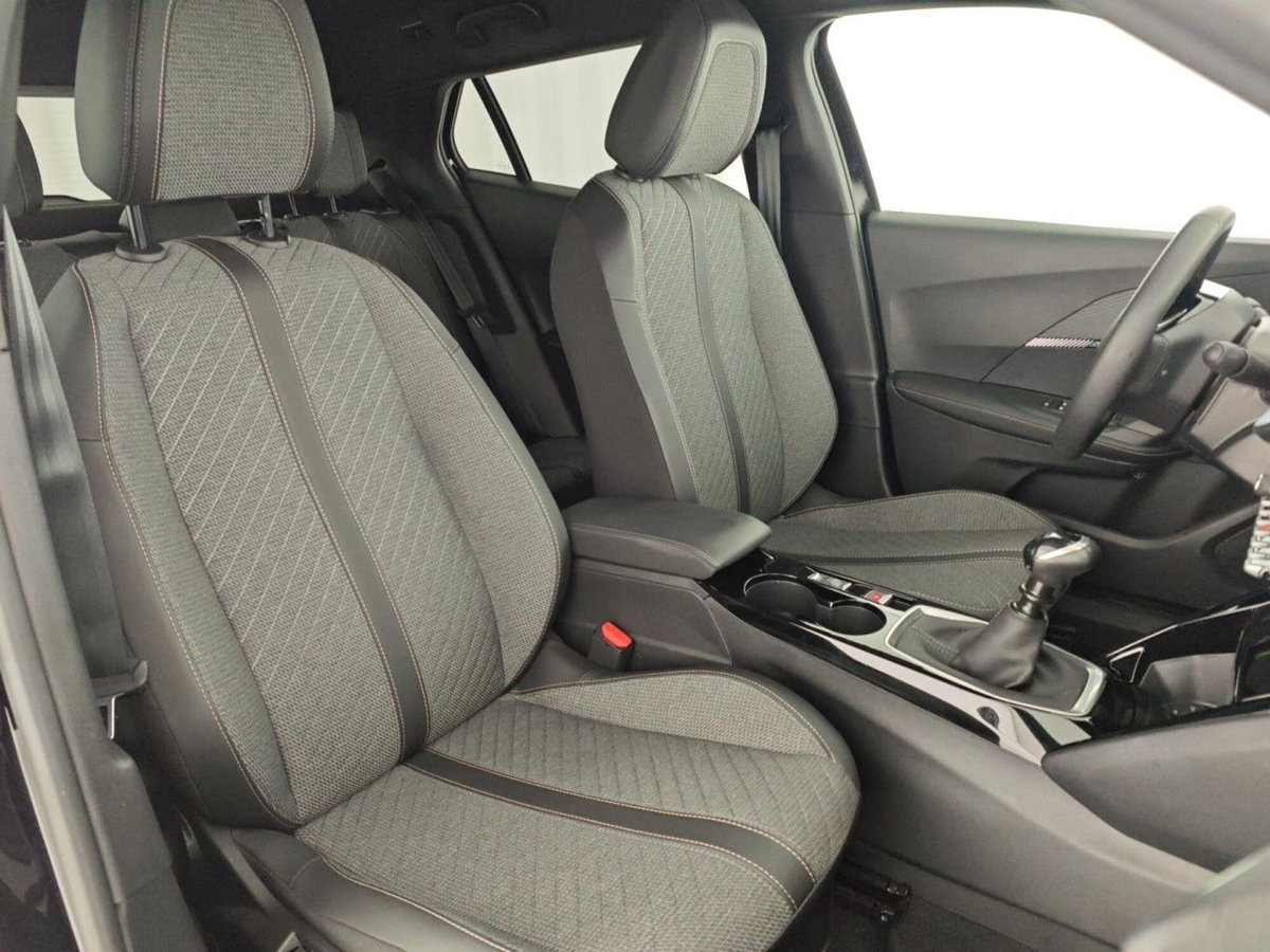 Peugeot 2008 PureTech 100 S&S Allure (14)