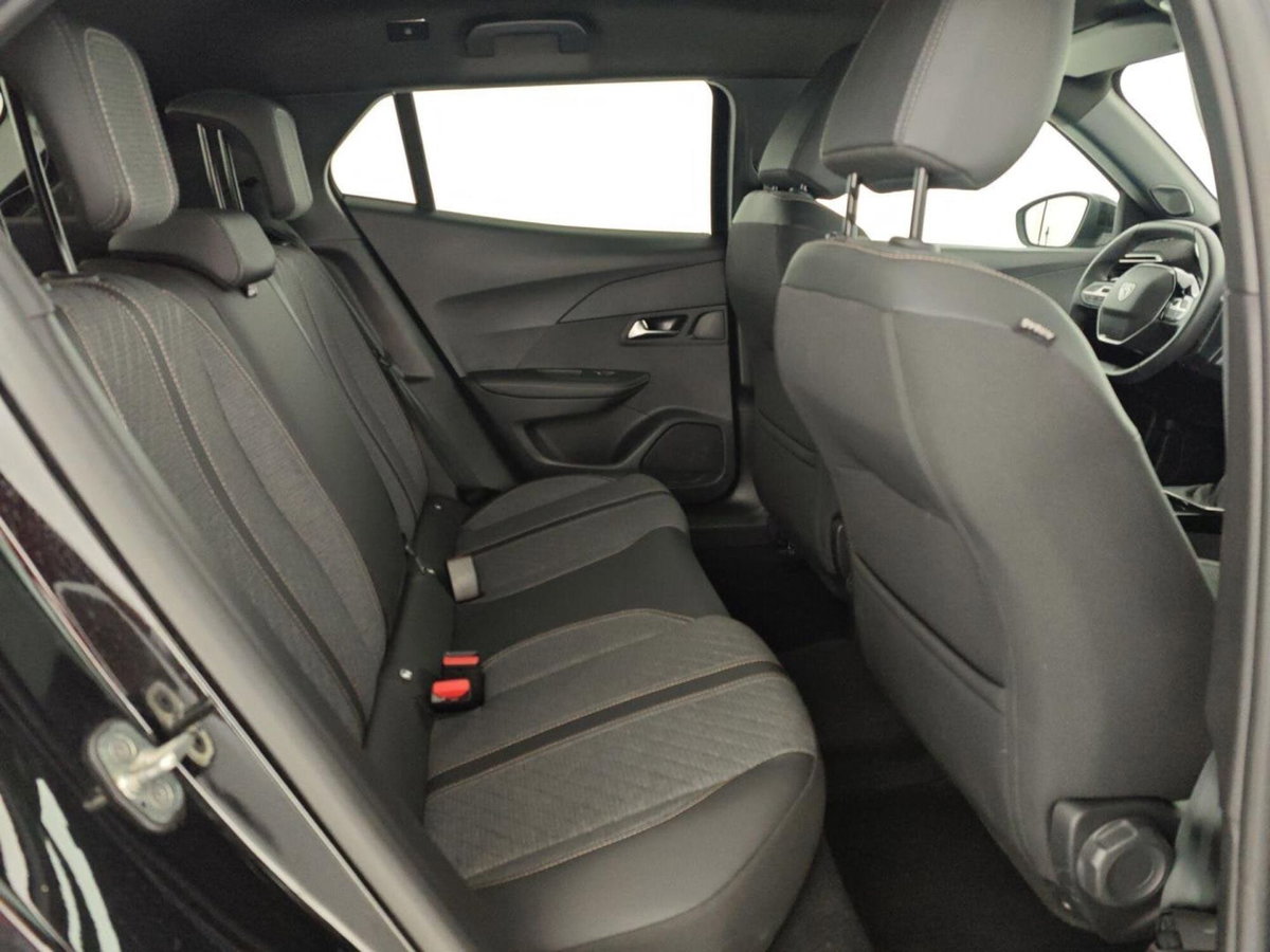 Peugeot 2008 PureTech 100 S&S Allure (15)