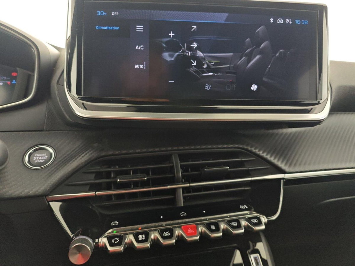 Peugeot 2008 PureTech 100 S&S Allure (17)