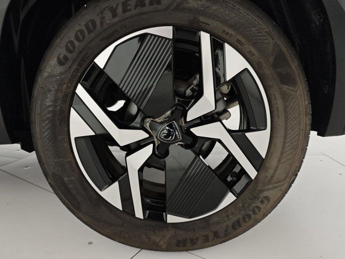 Peugeot 2008 PureTech 100 S&S Allure (8)