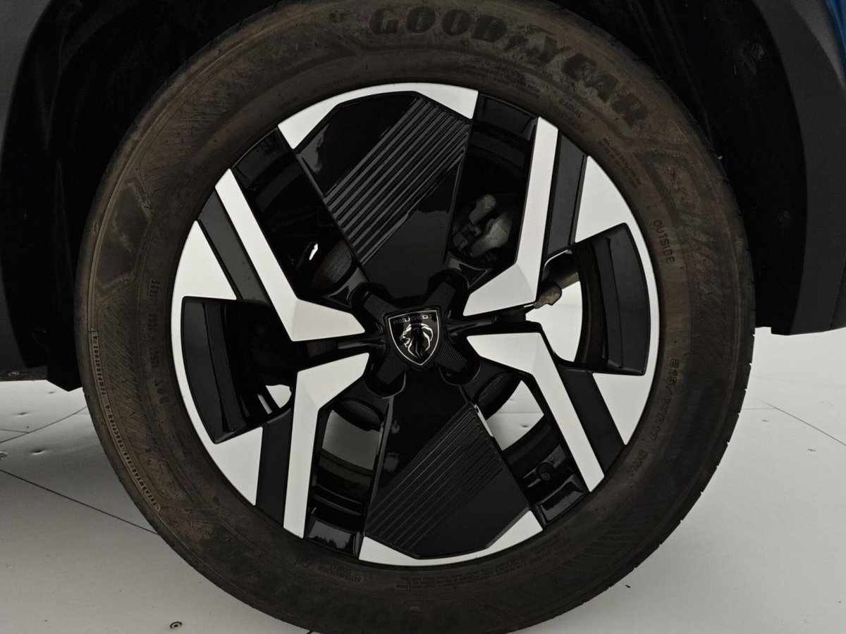 Peugeot 2008 PureTech 100 S&S Allure (8)