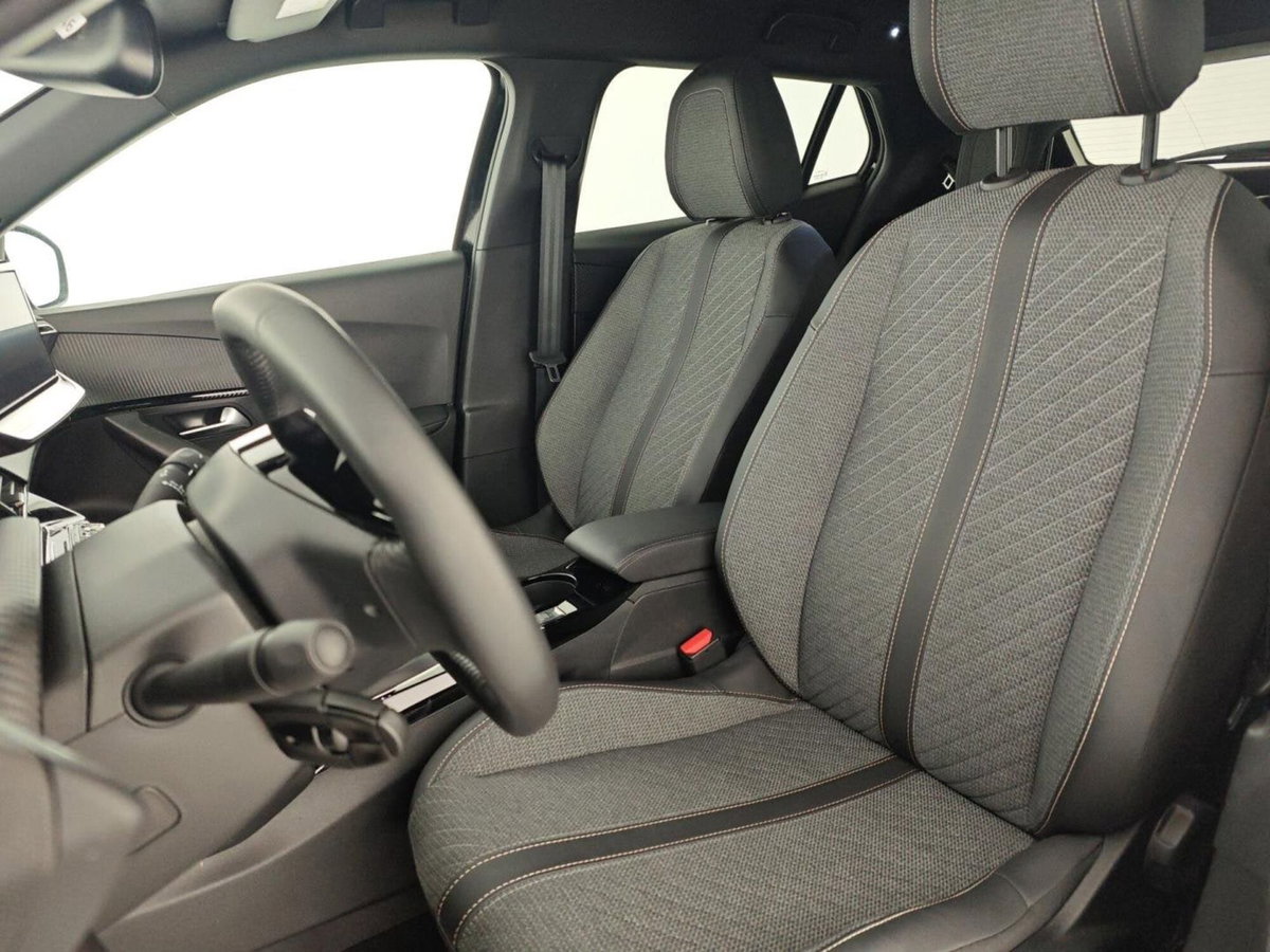 Peugeot 2008 PureTech 100 S&S Allure (11)