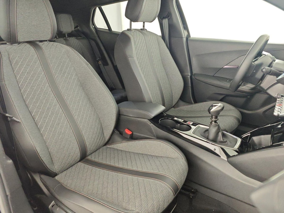 Peugeot 2008 PureTech 100 S&S Allure (14)