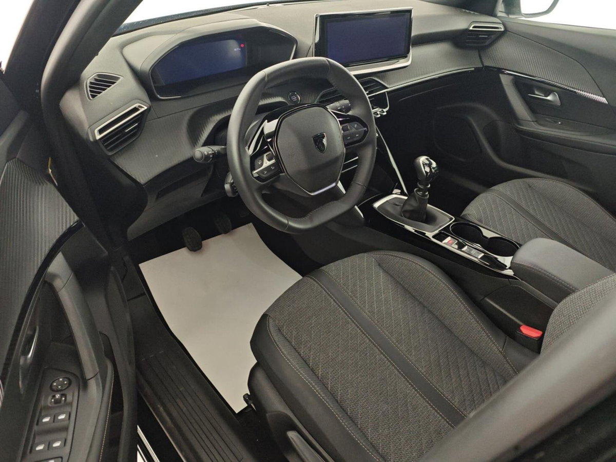 Peugeot 2008 PureTech 100 S&S Allure (9)
