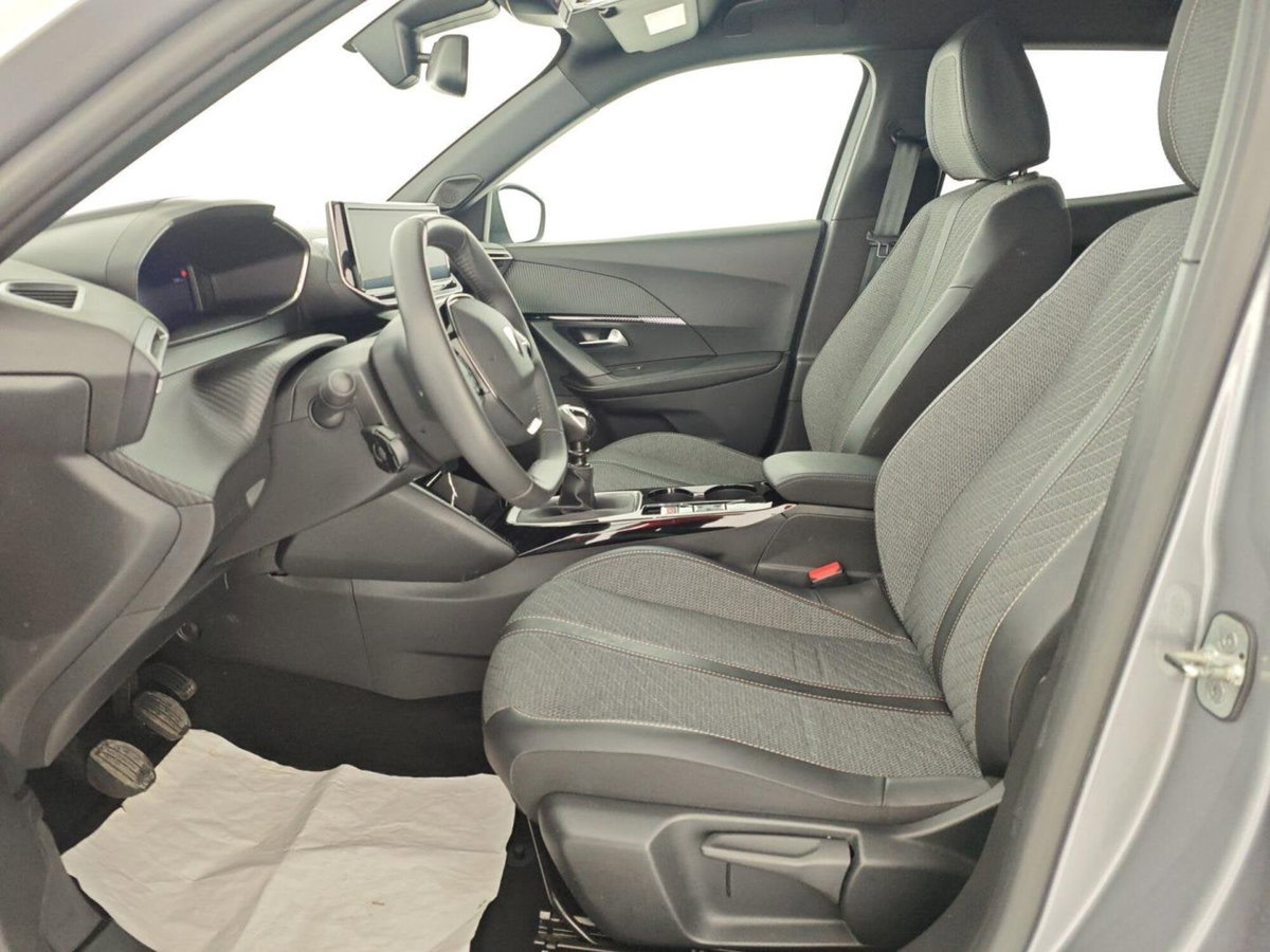 Peugeot 2008 PureTech 100 S&S Allure (11)