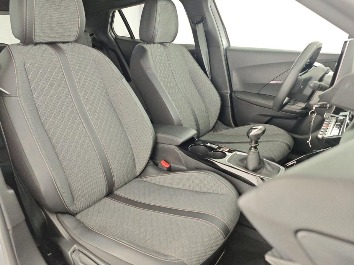 Peugeot 2008 PureTech 100 S&S Allure (15)