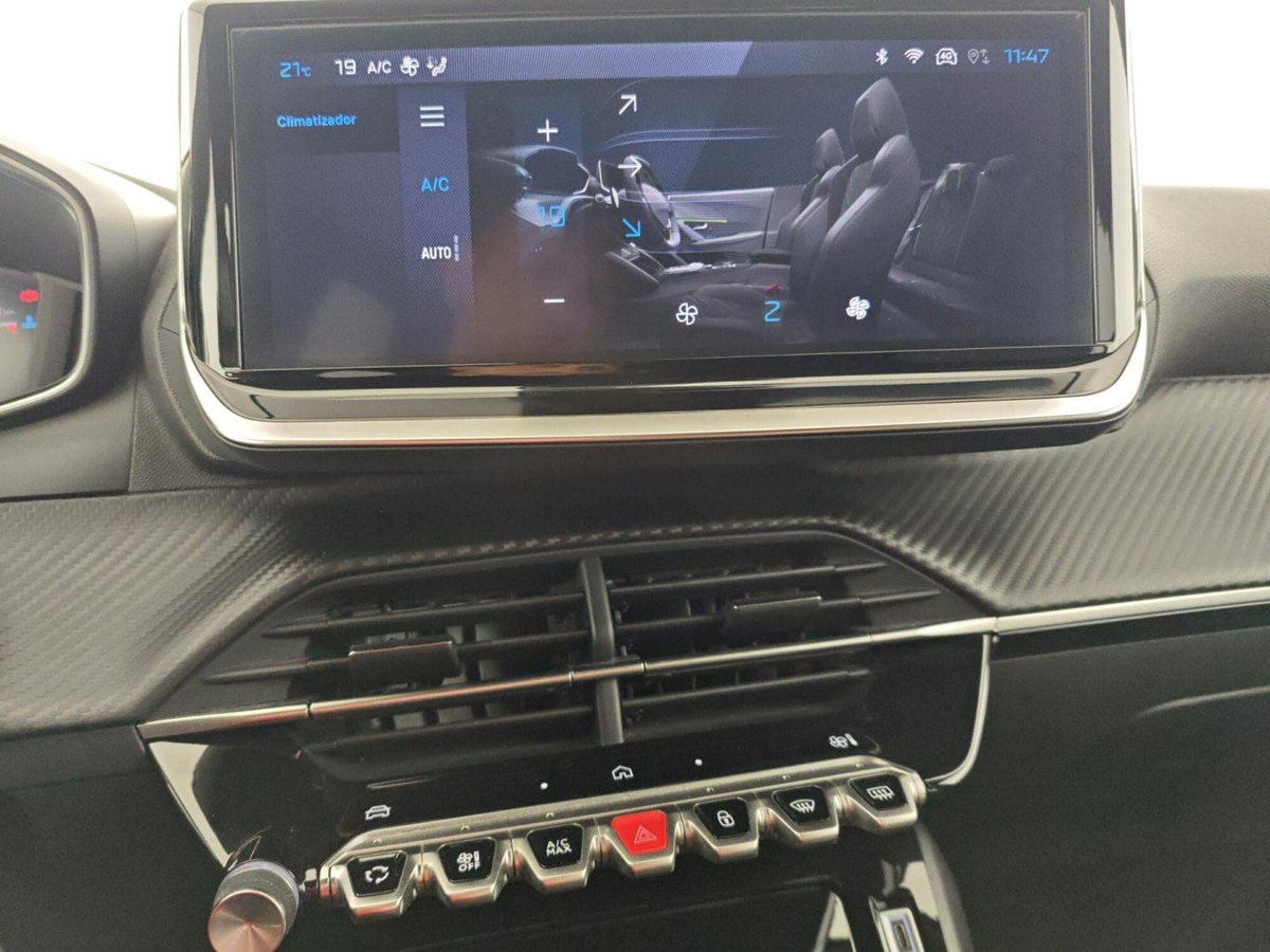 Peugeot 2008 PureTech 100 S&S Allure (17)