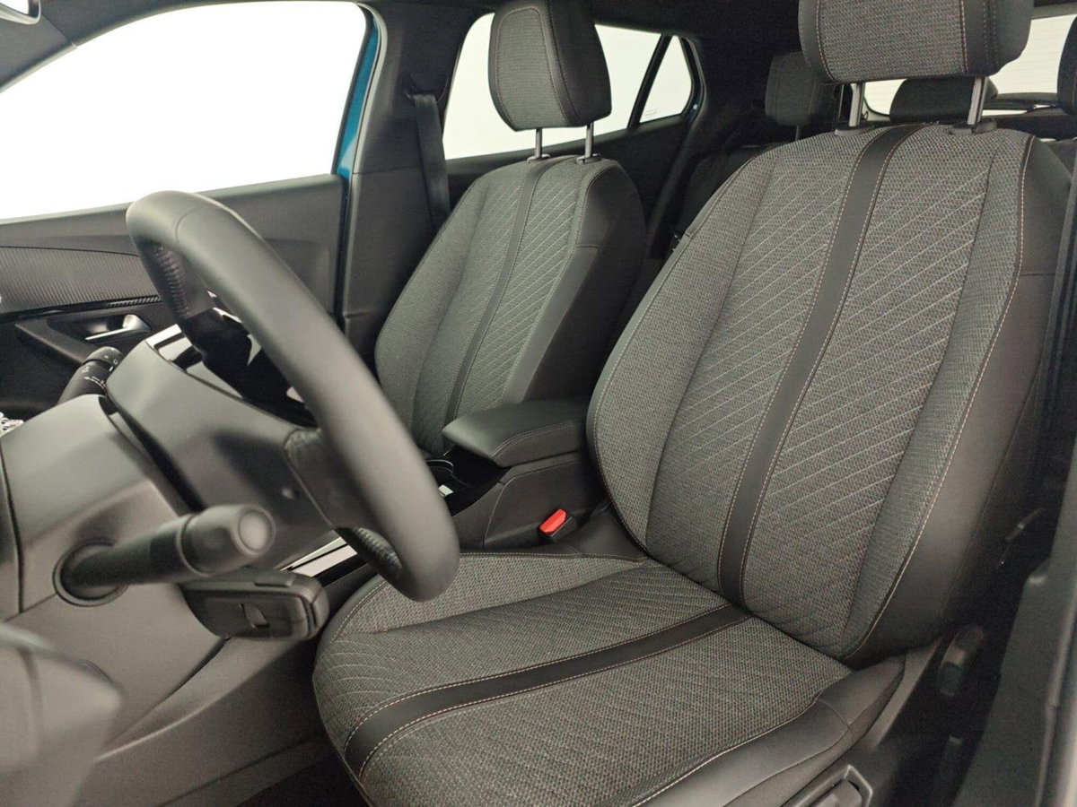 Peugeot 2008 PureTech 100 S&S Allure (12)