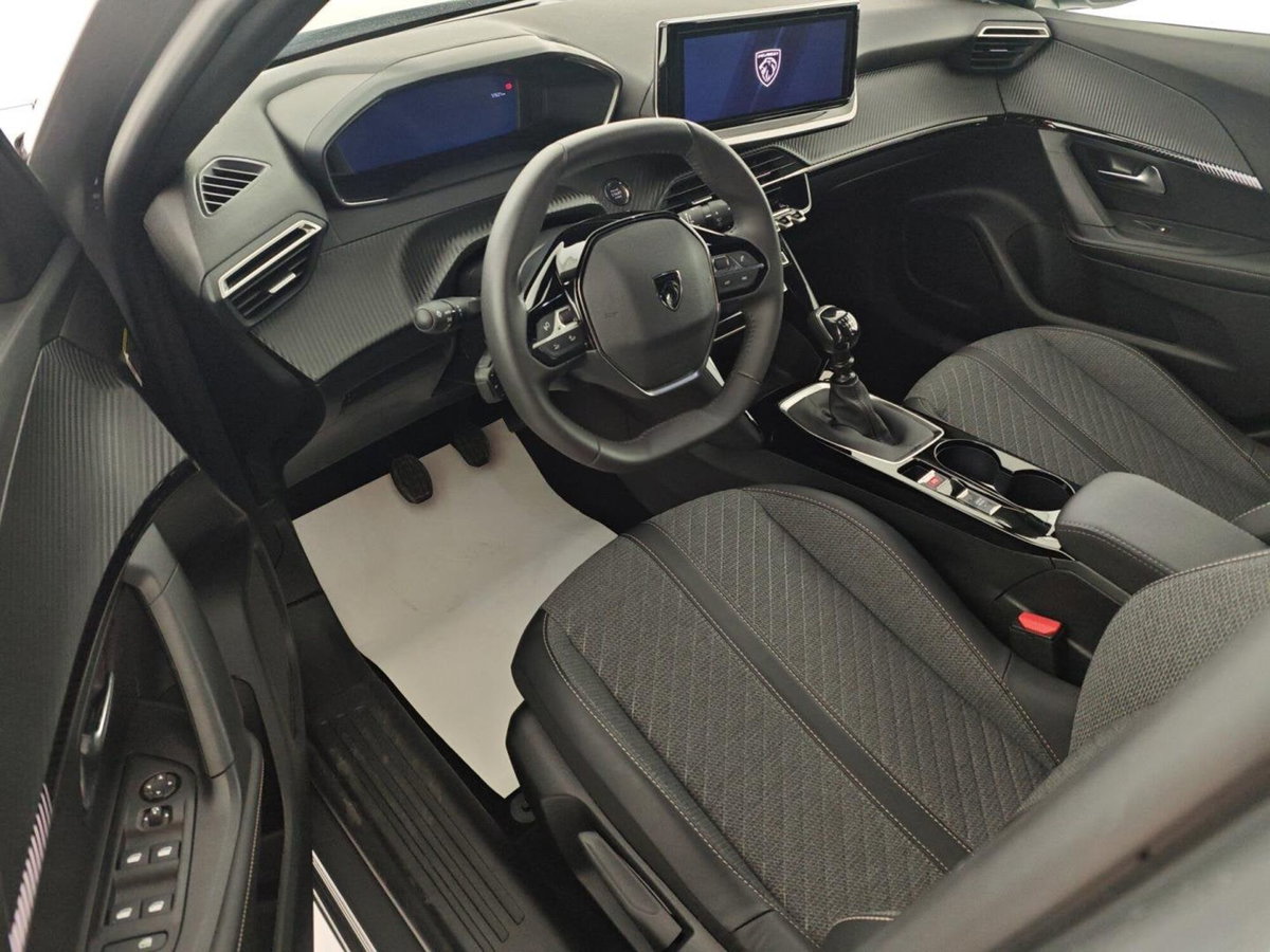 Peugeot 2008 PureTech 100 S&S Allure (10)