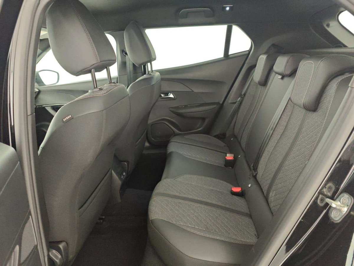 Peugeot 2008 PureTech 100 S&S Allure (13)