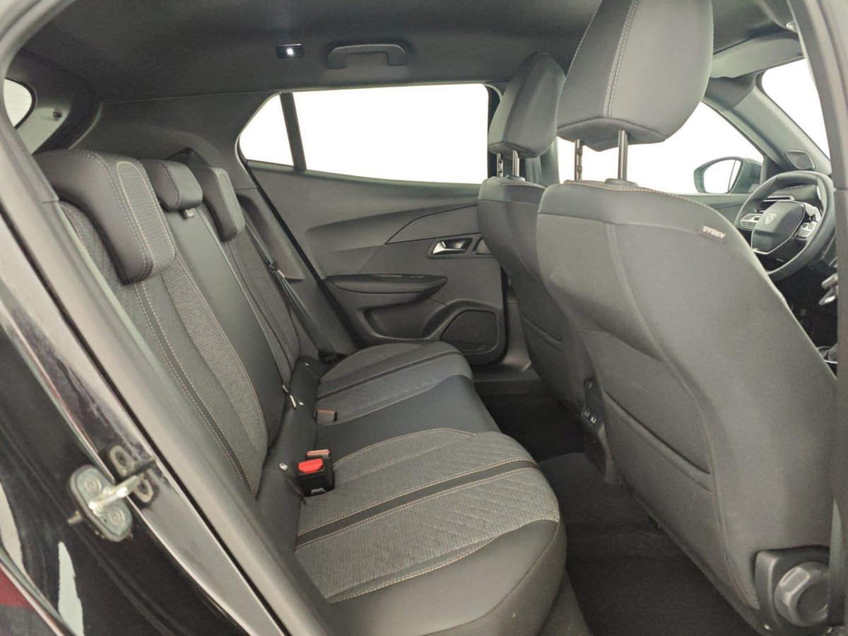 Peugeot 2008 PureTech 100 S&S Allure (16)