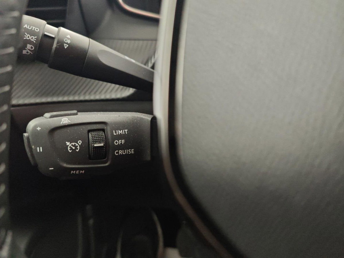 Peugeot 2008 PureTech 100 S&S Allure (18)