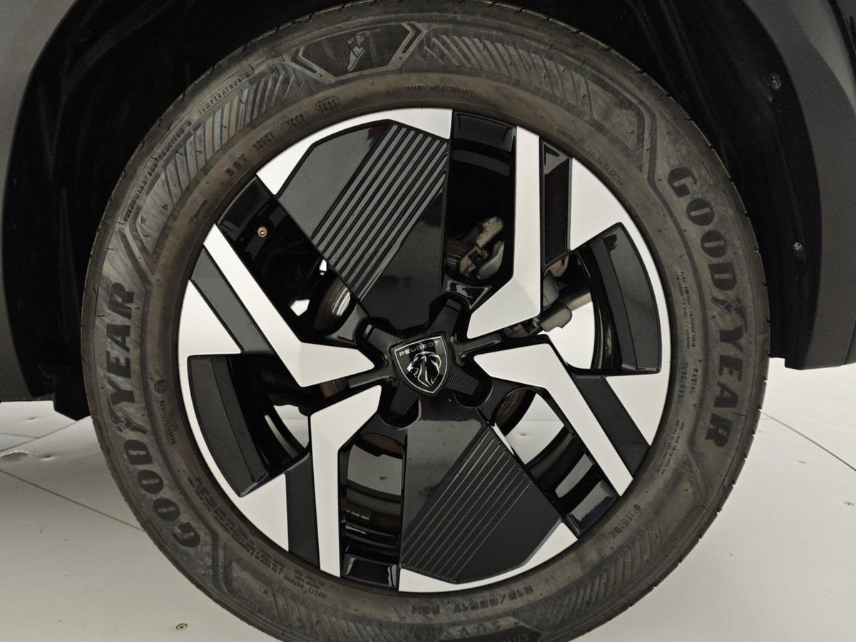 Peugeot 2008 PureTech 100 S&S Allure (9)