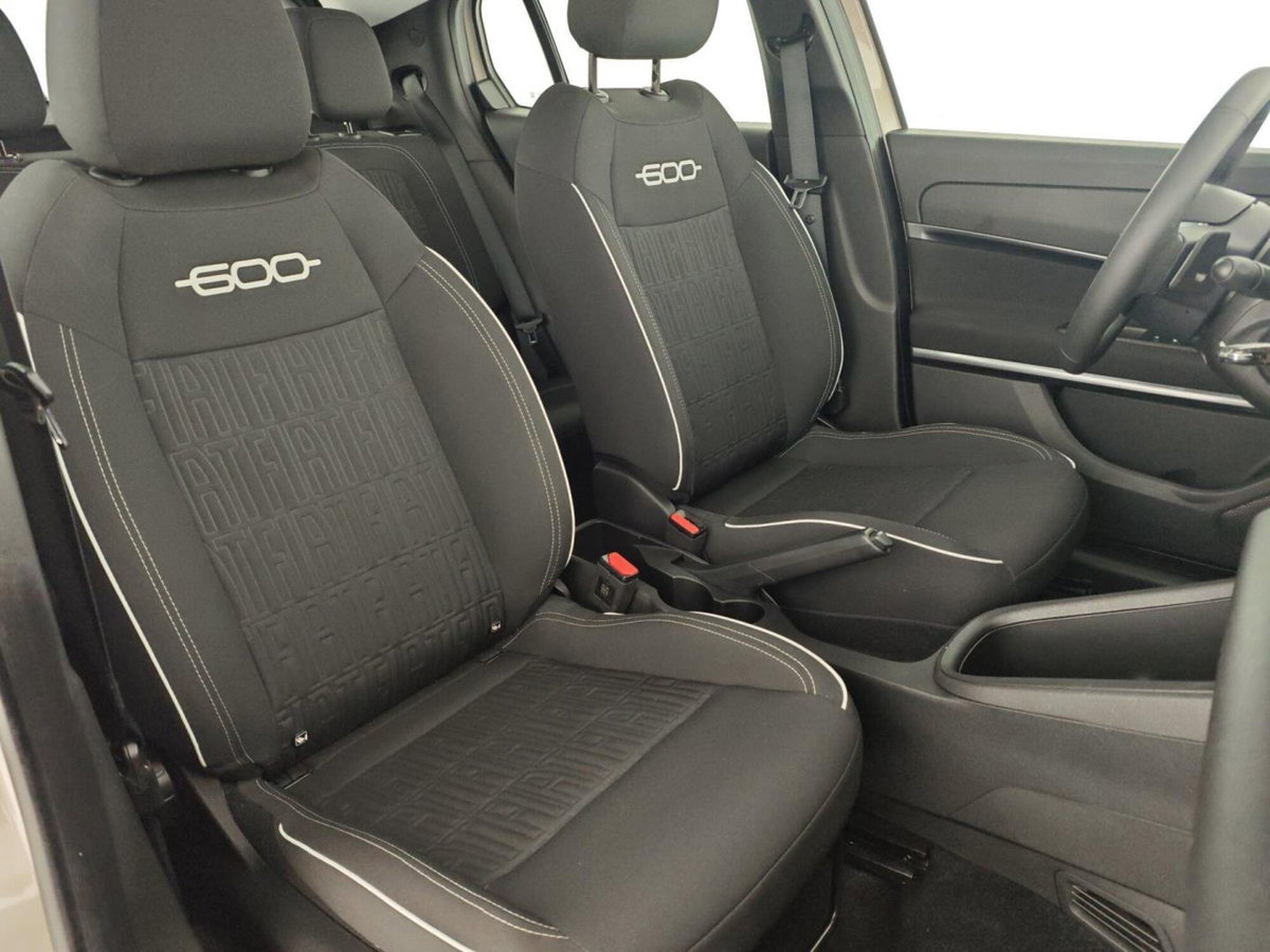 Fiat 600 1.2 hybrid 110cv auto (14)