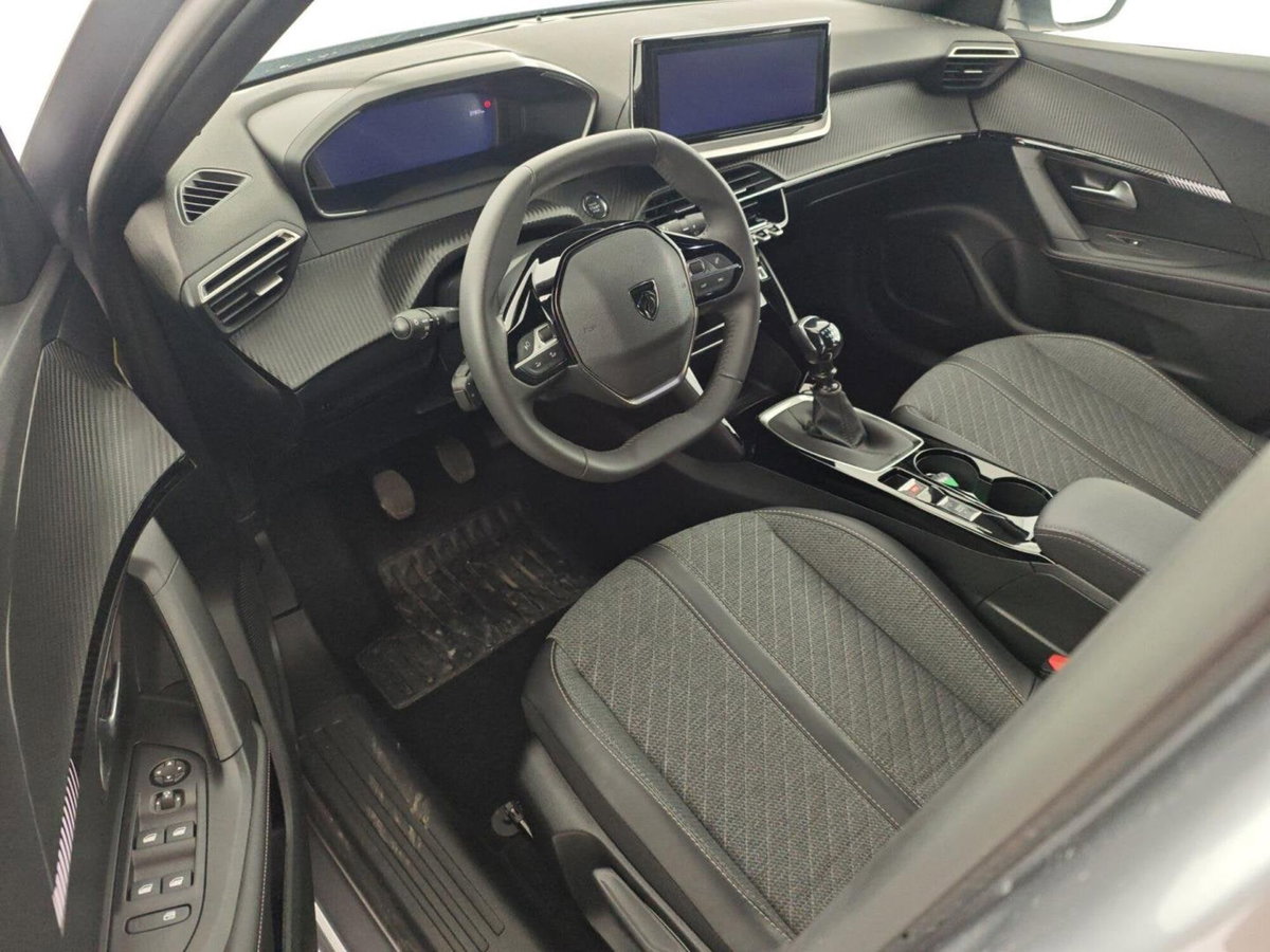 Peugeot 2008 PureTech 100 S&S Allure (10)