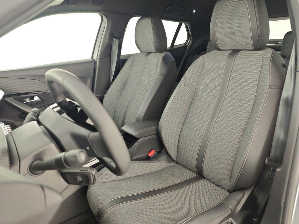 Peugeot 2008 PureTech 100 S&S Allure (12)