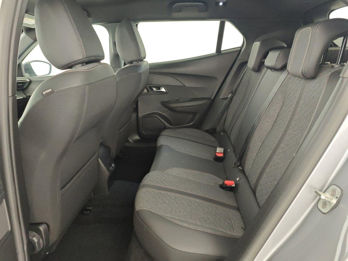 Peugeot 2008 PureTech 100 S&S Allure (13)