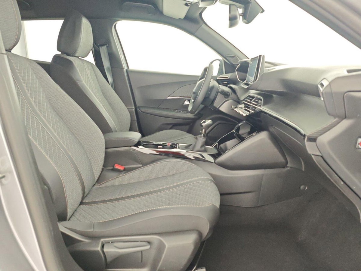 Peugeot 2008 PureTech 100 S&S Allure (14)