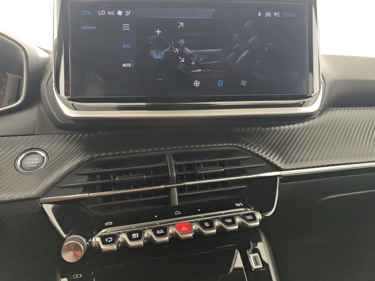 Peugeot 2008 PureTech 100 S&S Allure (17)
