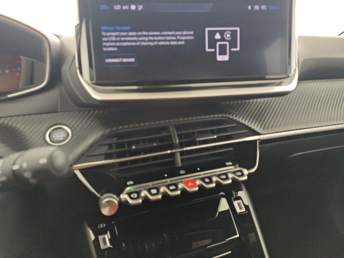 Peugeot 2008 PureTech 100 S&S Allure (19)