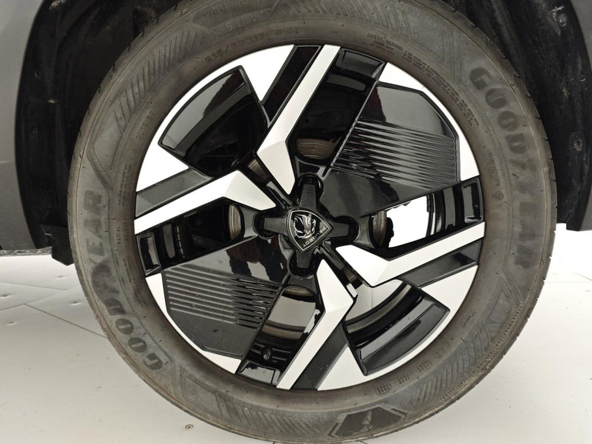 Peugeot 2008 PureTech 100 S&S Allure (9)