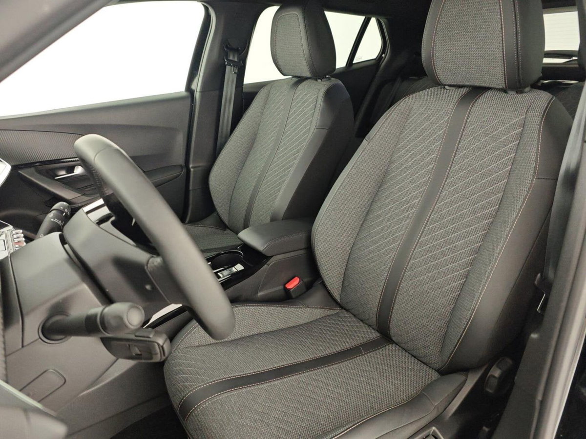 Peugeot 2008 PureTech 100 S&S Allure (12)
