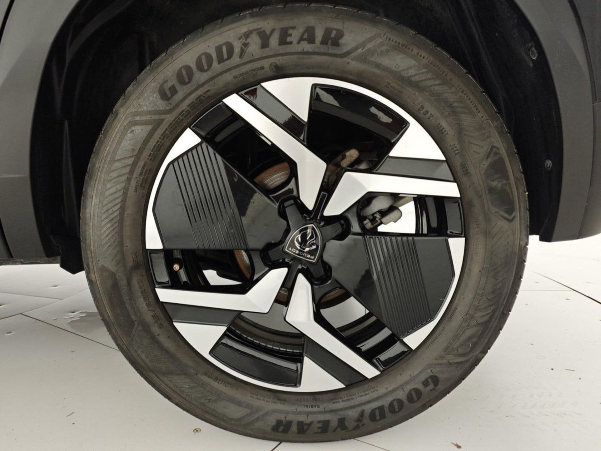 Peugeot 2008 PureTech 100 S&S Allure (9)