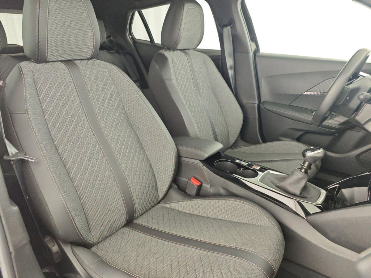 Peugeot 2008 PureTech 100 S&S Allure (14)
