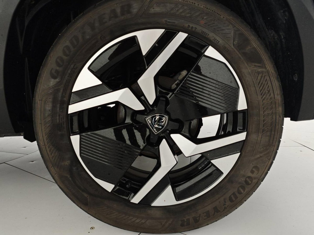 Peugeot 2008 PureTech 100 S&S Allure (8)