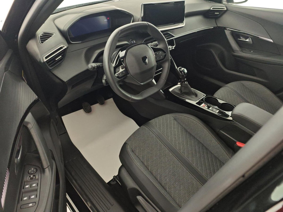 Peugeot 2008 PureTech 100 S&S Allure (9)